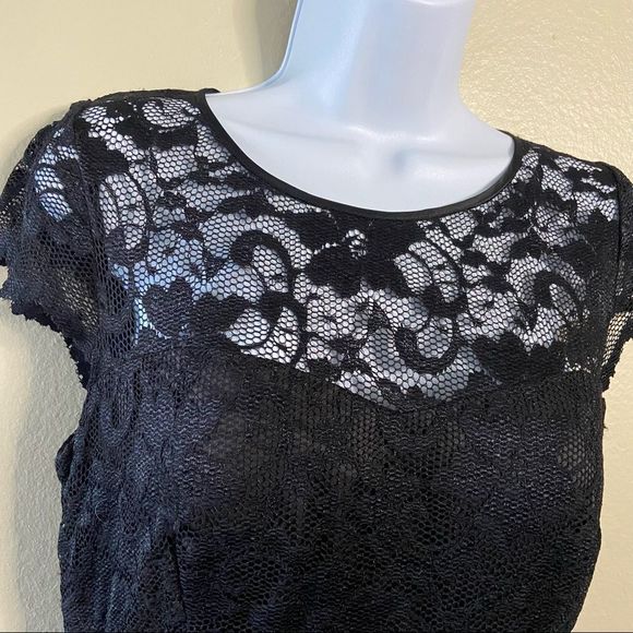 ELIZA J Lace Round Neck Cap Sleeve Sheath Dress - Picture 4 of 14